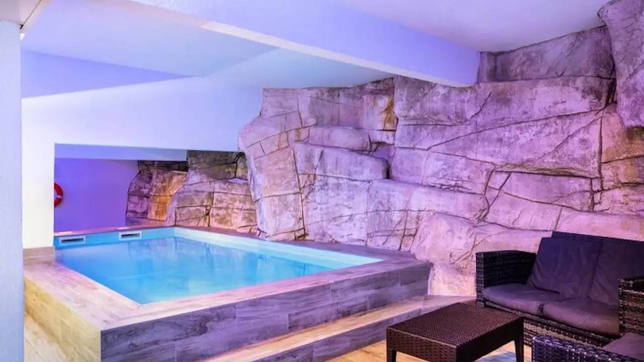 Apartamento vacacional entero, Acogedor apartamento de esquí con sauna a 400 metros de la avenida in Isola 2000, Isola