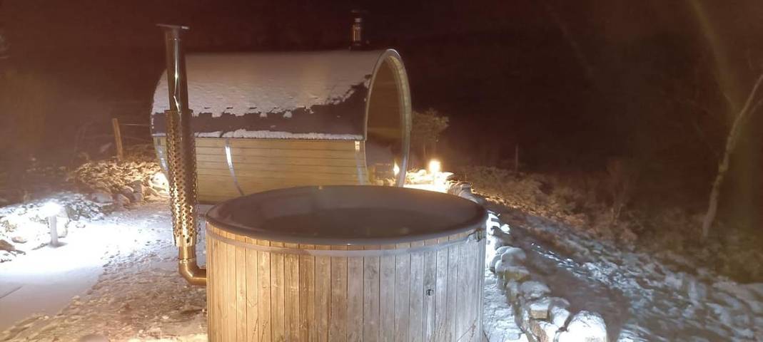 Location de vacances pour 9 personnes, avec vue et jardin ainsi que sauna et terrasse, animaux acceptés dans Lay