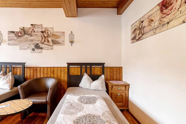 Entire apartment, Apartment '8' with Air Conditioning, Shared Garden and Wi-Fi in Thaleischweiler-Fröschen, Landkreis Südwestpfalz