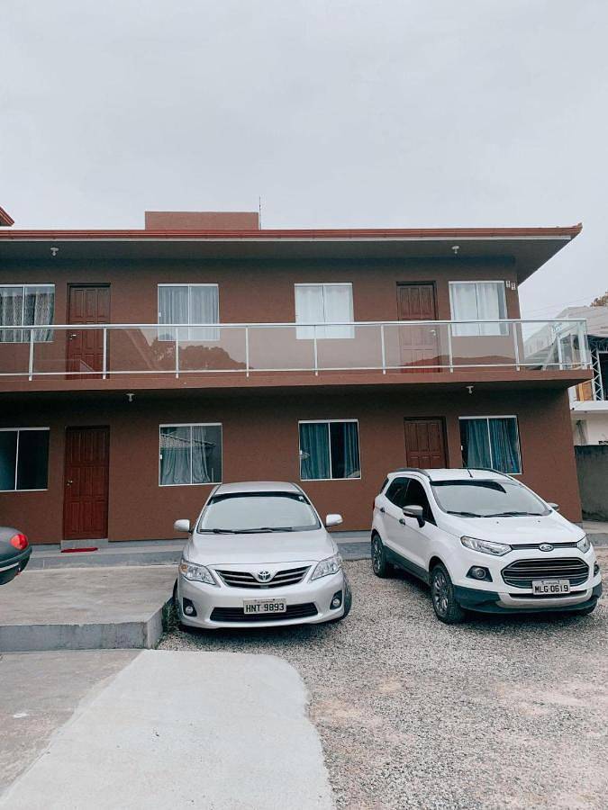 Casas e apartamentos de temporada para 4 pessoas, com balcão e vista e ainda jardim em Praia Mole