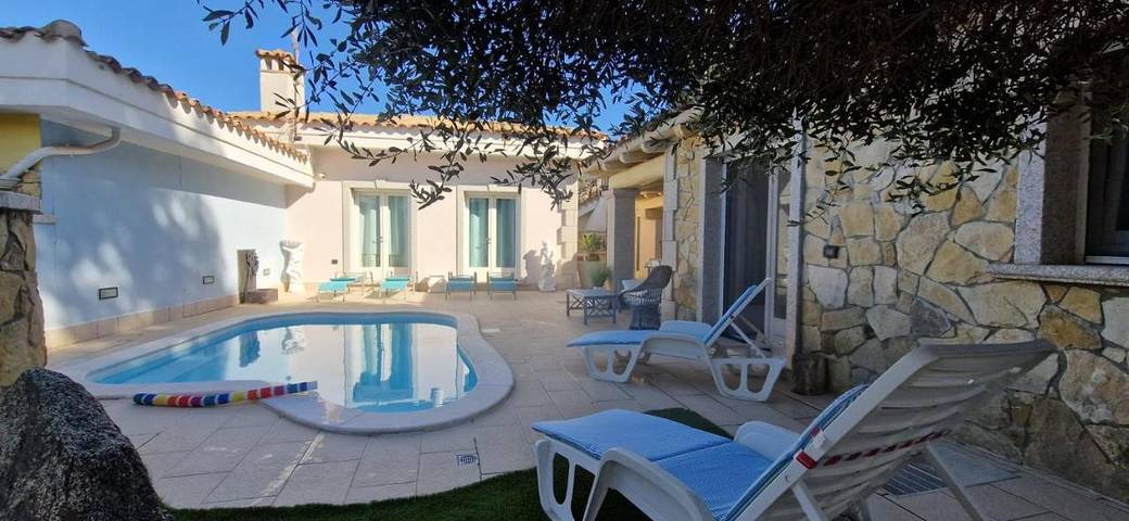 Ferienhaus für 9 Personen, mit Pool und Garten - 1