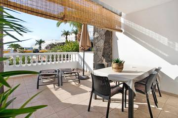 Apartment for 6 People in Puerto del Carmen Old Town, Tías, Photo 2