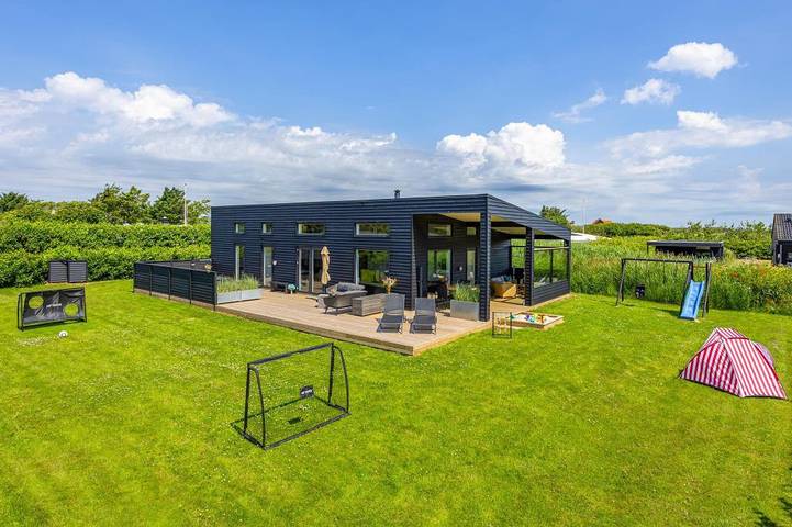 Ferienhaus für 8 Personen, mit Balkon/Terrasse und Whirlpool sowie Terrasse und Sauna in Ringkøbing