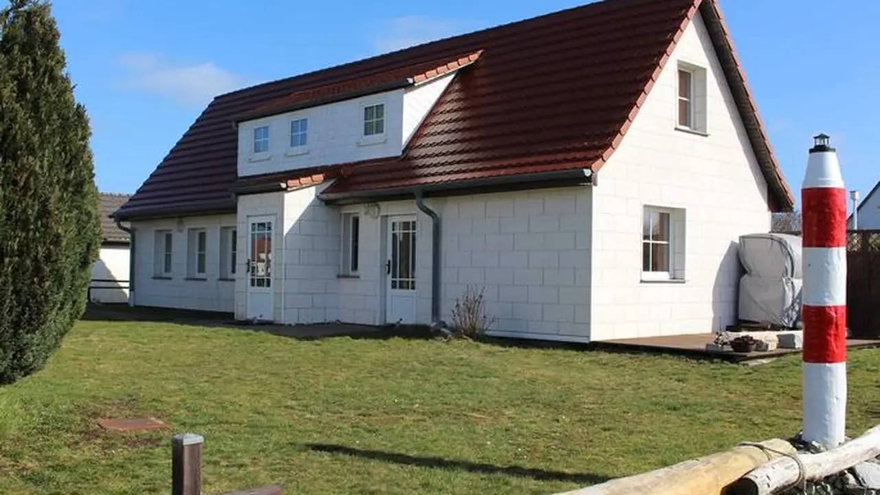 Entire holiday apartment, Holiday apartment for 2 people with garden in Neuendorf Hiddensee Island, Hiddensee