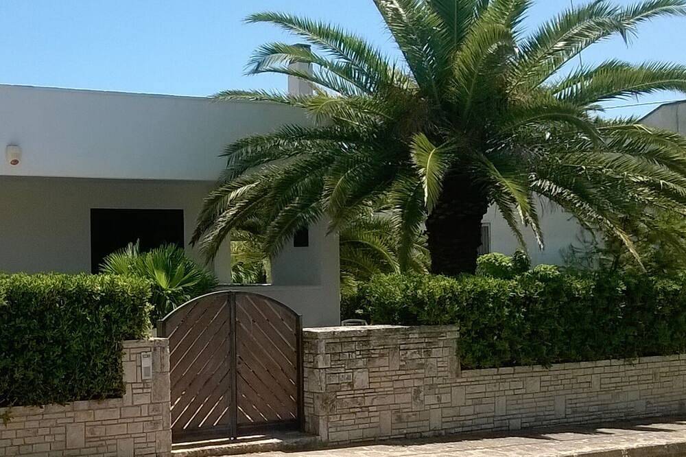 Villa giordano a Torre Suda   vicino spiagge Gallipoli e t.s.giovanni in Racale, Golfo di Taranto