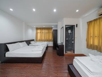 Vacation Rental for 4 Guests in Bangkok, Thailand, Picture 2