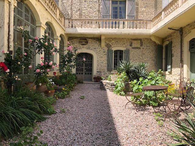 Location de vacances pour 15 personnes, avec vue ainsi que balcon et piscine à Trausse