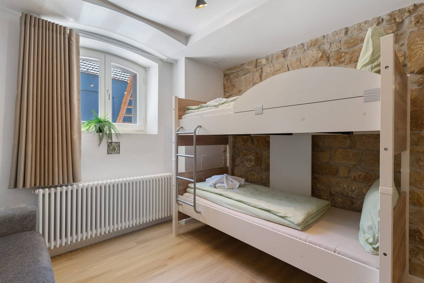 Ganze Wohnung, Apartment 4 mit 2 Schlafzimmern mit Gemeinschaftsterrasse und Wi-Fi in Europa-Park, Rheinhausen