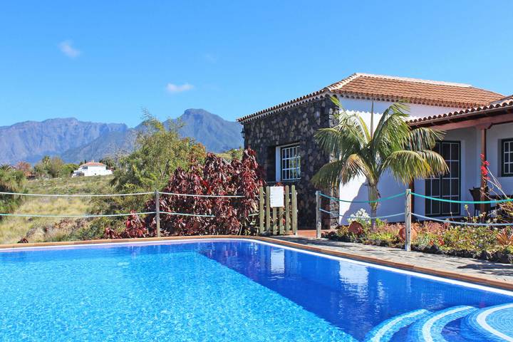 Bungalow para 2 personas, con jardín además de piscina y terraza en Los Llanos de Aridane - 4