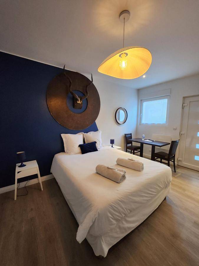 Chambres privées hyper-centre Epernay lit 160x200cm in Épernay, Marne