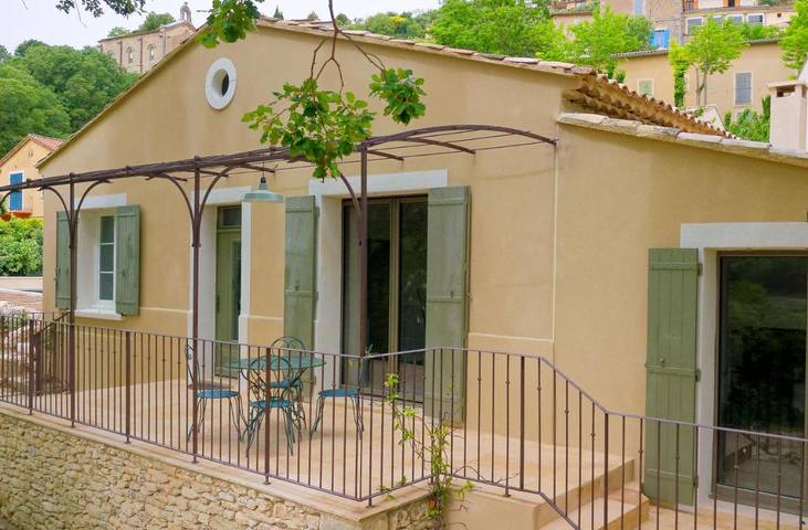 Location de vacances pour 6 personnes, avec jardin ainsi que piscine et vue, animaux acceptés à Lacoste - 4