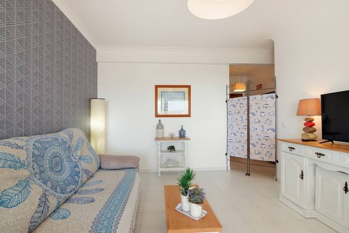 Ganze Wohnung, Ferienwohnung 'Mar Azul' mit Meerblick, Balkon und WLAN in Quarteira, Faro Distrikt