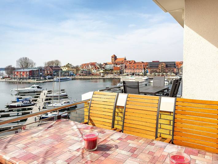 Ferienwohnung für 6 Personen, mit Balkon und Seeblick, kinderfreundlich in Waren (Müritz) - 2