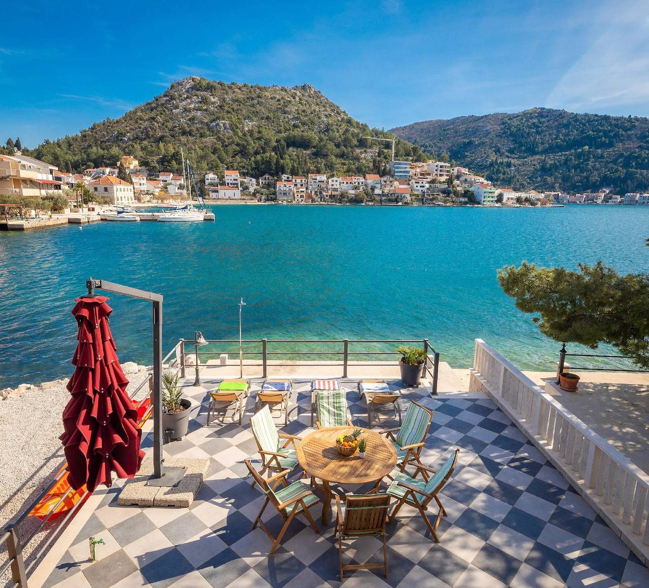 Adriatic Sunrise - Beach House in Blace, Dubrovnik-Neretva