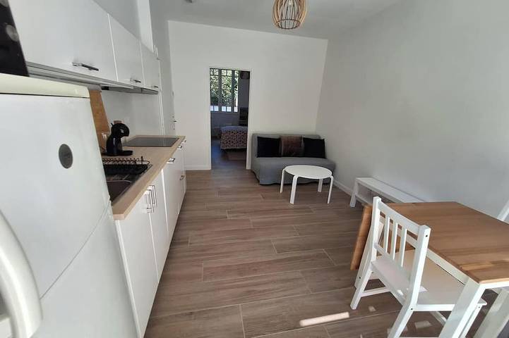Ganze Wohnung, Renovated T2 apartment with garden, garage, close to center, easy access. in Caudéran (Bordeaux), Bordeaux