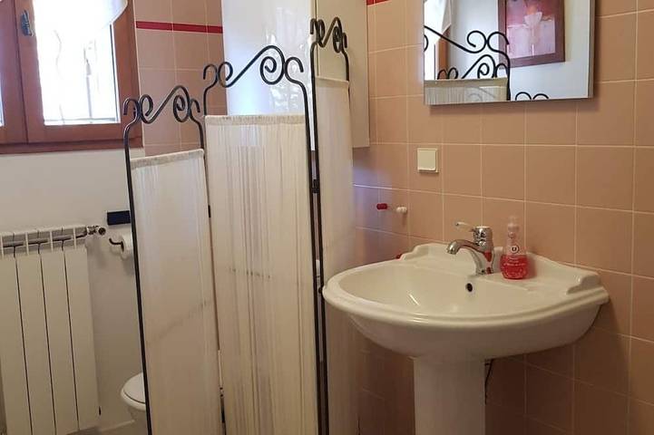 Location de vacances pour 2 personnes, avec terrasse ainsi que jardin et piscine, animaux acceptés à Le Val - 4