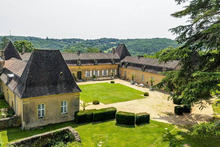 Location de vacances pour 15 personnes, avec jardin ainsi que piscine et vue à Urval - 2