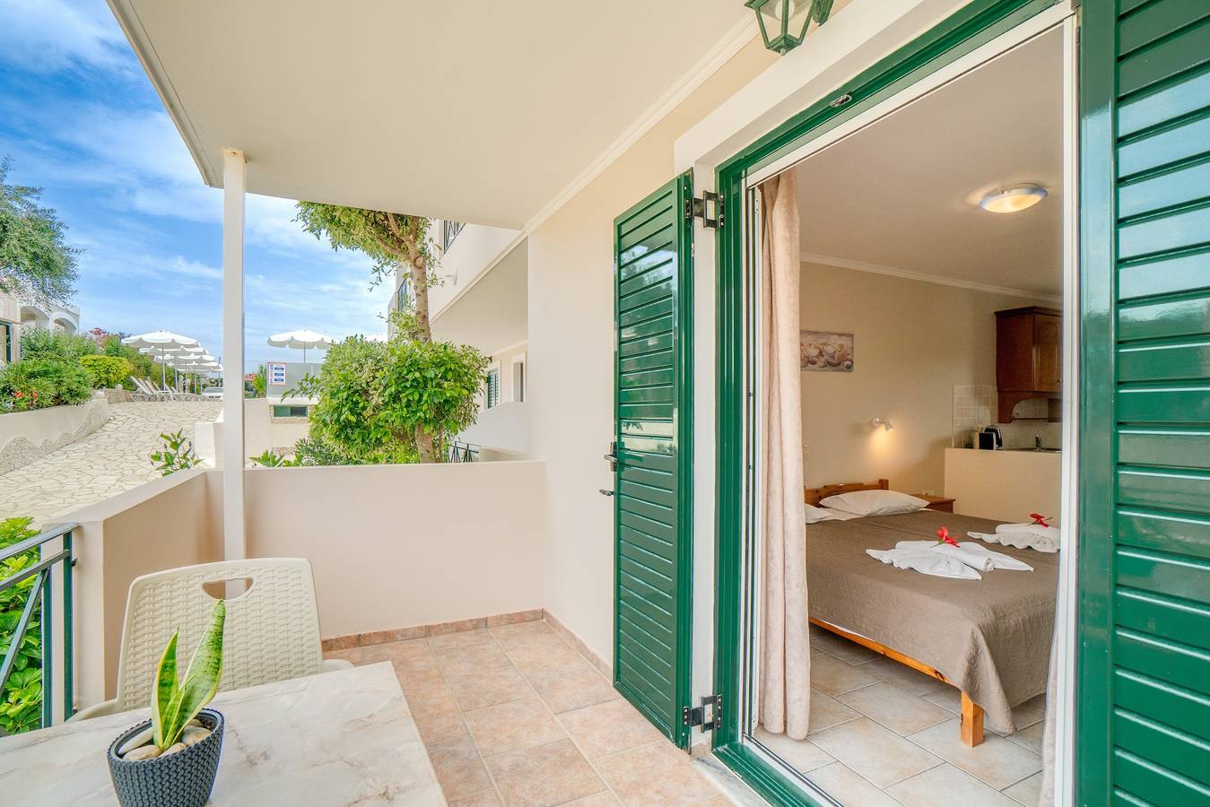 Ολόκληρο το στούντιο, Studio Apartment 'Standard  Downstairs 15' with Shared Pool, Wi-Fi and Air Conditioning in Αρίλλα Αγίου Γεωργίου, Αρίλλα