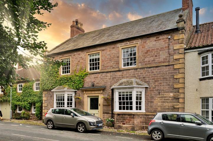 Villa for 14 people, with terrace and garden as well as sauna and hot tub, with pets in Yorkshire