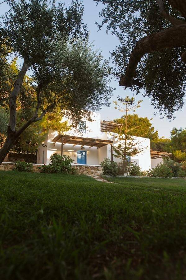 Far Out Village Hotel in Mylopotas, Íos