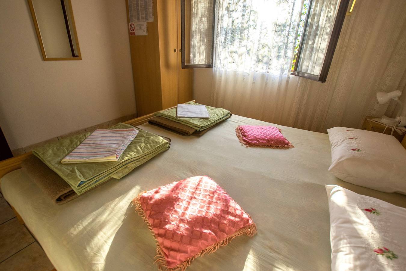 Ganze Ferienwohnung, Ferienwohnung mit Terrasse und Klimaanlage  in Starigrad Paklenica, Starigrad