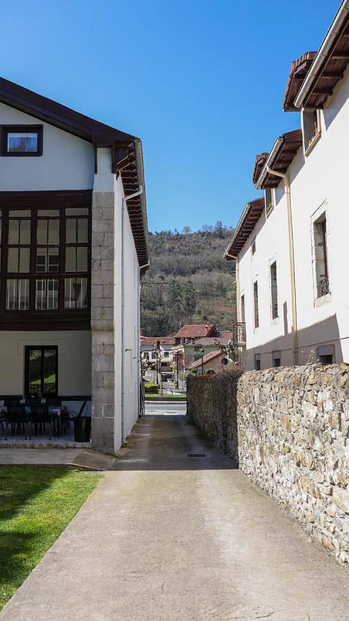 Casa de vacaciones para 24 personas, con terraza además de jardín y piscina, Se admiten mascotas en Vizcaya - 4