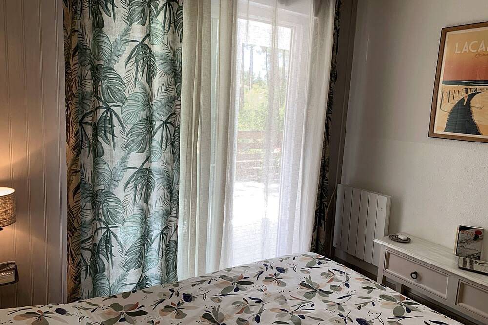 Entire apartment, Chalet Mavalear naturiste La Jenny - 4 people in Le Porge, Lesparre-Médoc region