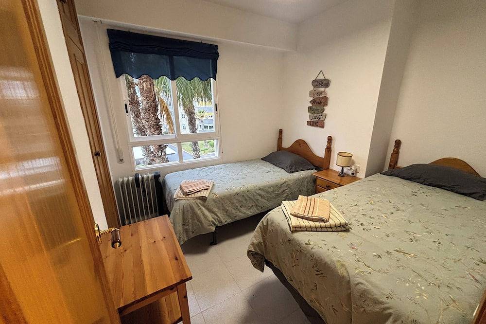 Apartamento entero, Piso en una bonita comunidad con piscina, pista de tenis y playa a un paso in Alicante, Costa Blanca