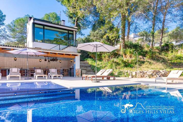 Casa rural para 12 personas, con piscina además de terraza y jardín, Se admiten mascotas en Olivella