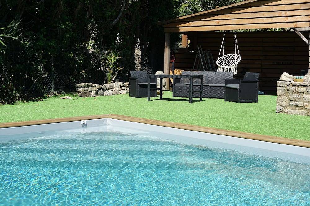 Stone house river view with swimming pool in Pont-l'Abbé, Région de Quimper