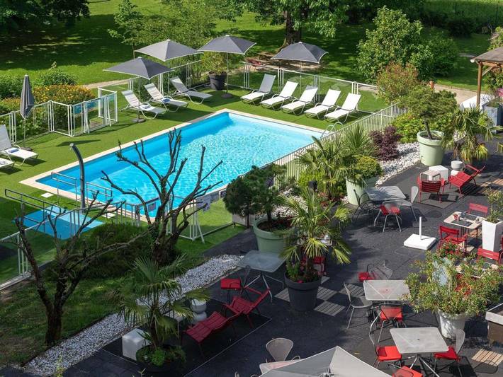 Hôtel pour 3 personnes, avec jardin ainsi que vue et piscine