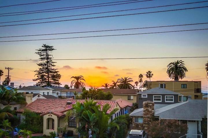 Vacation house for 12 people, with terrace and yard in La Jolla
