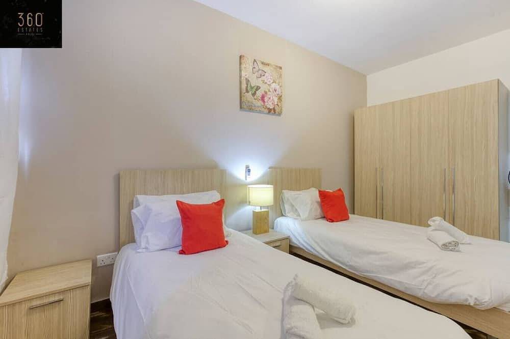 Apartamento inteiro, Central 4Br, massive Apt with private Pool & Bbq in Swieqi, Ilha de Malta