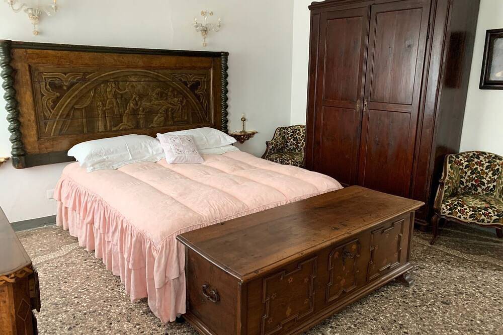 Villa Francescon, dimora storica con ampio giardino in Borgo Valbelluna, Südliche Karnische Alpen