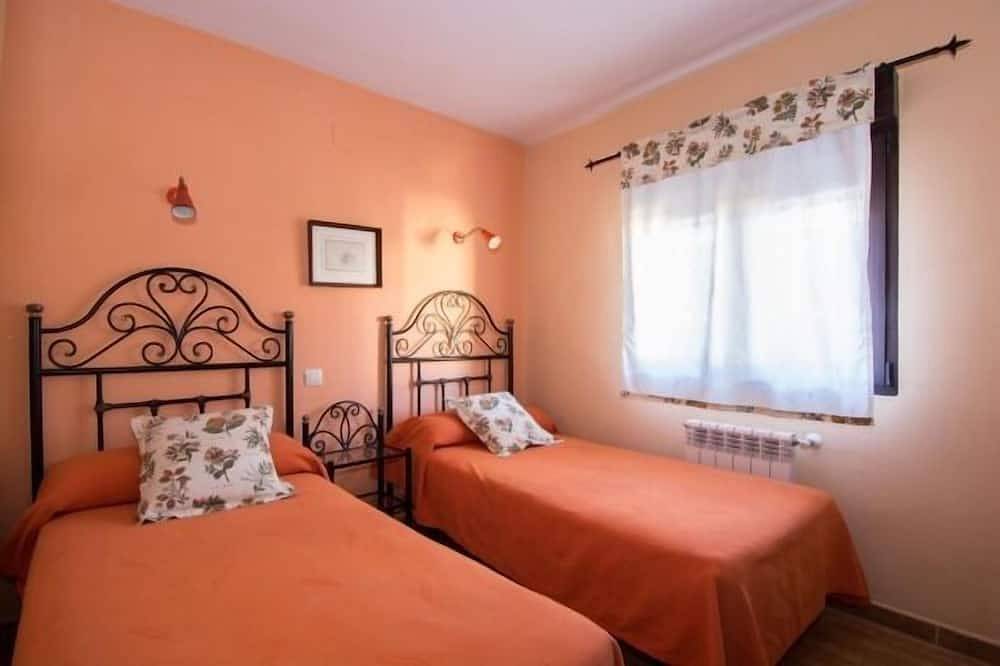 Cottage (full rental) El Leñador I and Ii for 5 people in Hoyos del Espino, Ávila Region