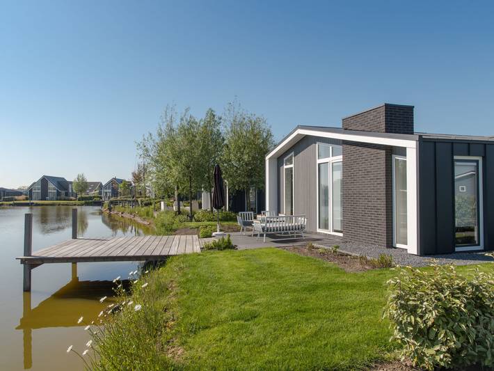 Ferienhaus für 4 Personen, mit Terrasse und Garten sowie Sauna und Seeblick in Wemeldinge