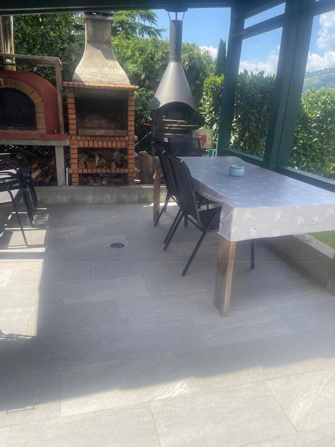 Gîte pour 3 personnes, avec Balcon et Terrasse ainsi que Jardin et Vue à Sierre - 2