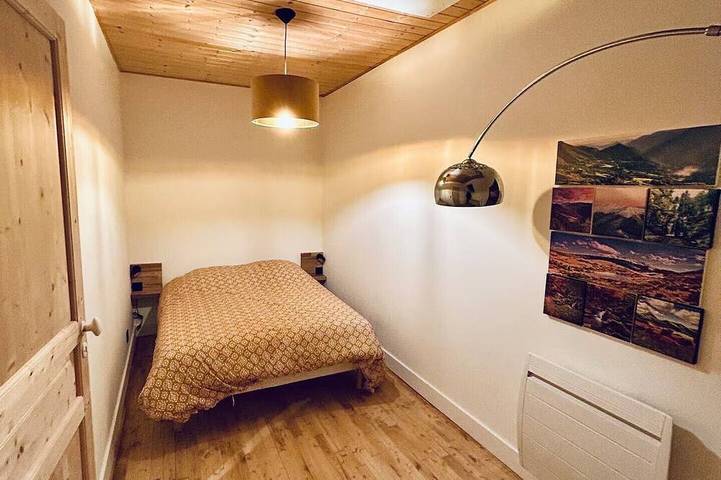 Cosy house with sauna in the mountains in Saint-Jacques-des-Blats, Región de Aurillac