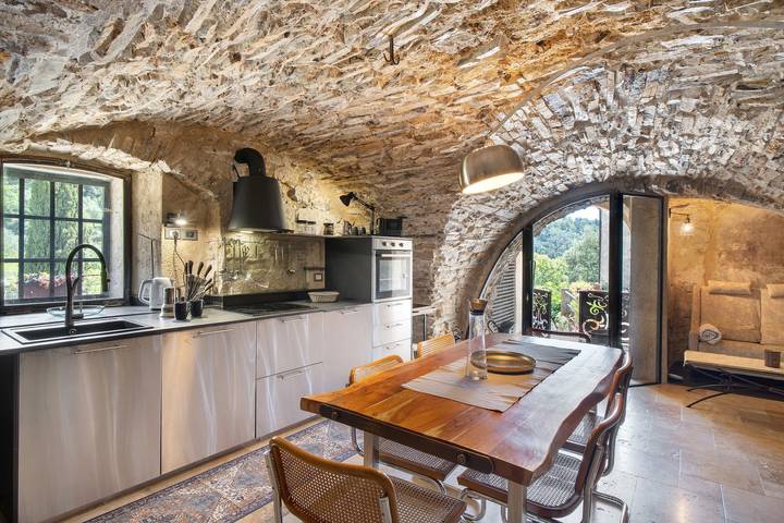 Entire apartment, Apartment 'Il Frantoio' with Sea View, Shared Garden and Wi-Fi in Montegrazie, Imperia