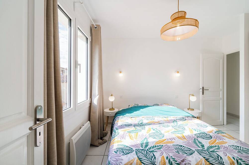 Villa with swimming pool 8P between Ile sur la Sorgue & Avignon in Caumont-sur-Durance, Vaucluse