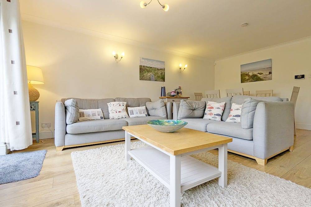 A family house that sleeps 5 guests  in 3 bedrooms in West Wittering Beach, West Wittering