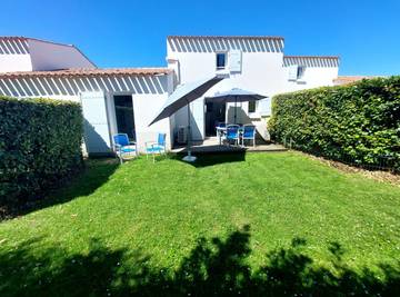 Gîte pour 6 personnes, avec terrasse ainsi que jardin et piscine à Le Château-d'Oléron