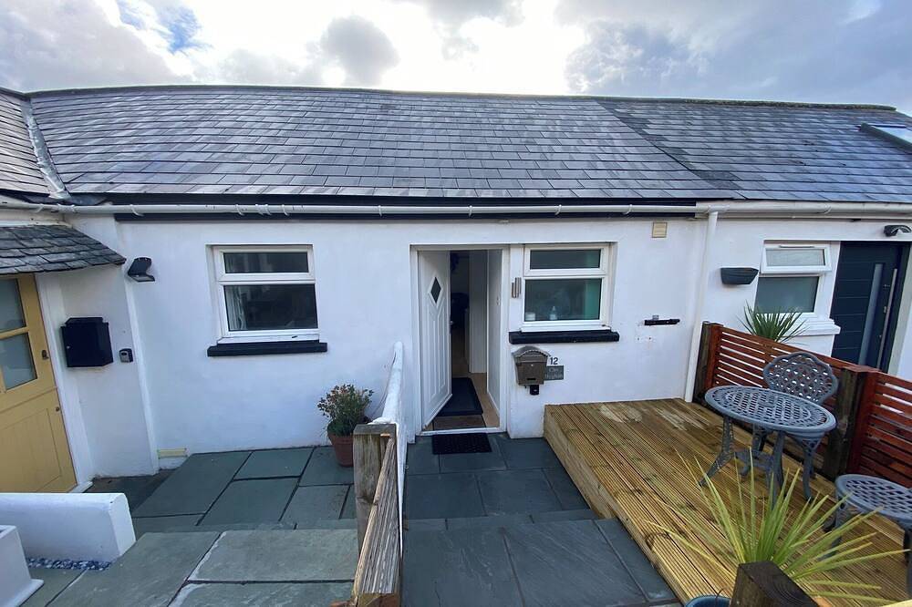 Cosy stone built barn conversion near the sea with rural Cornish views in Newquay, Cornwall