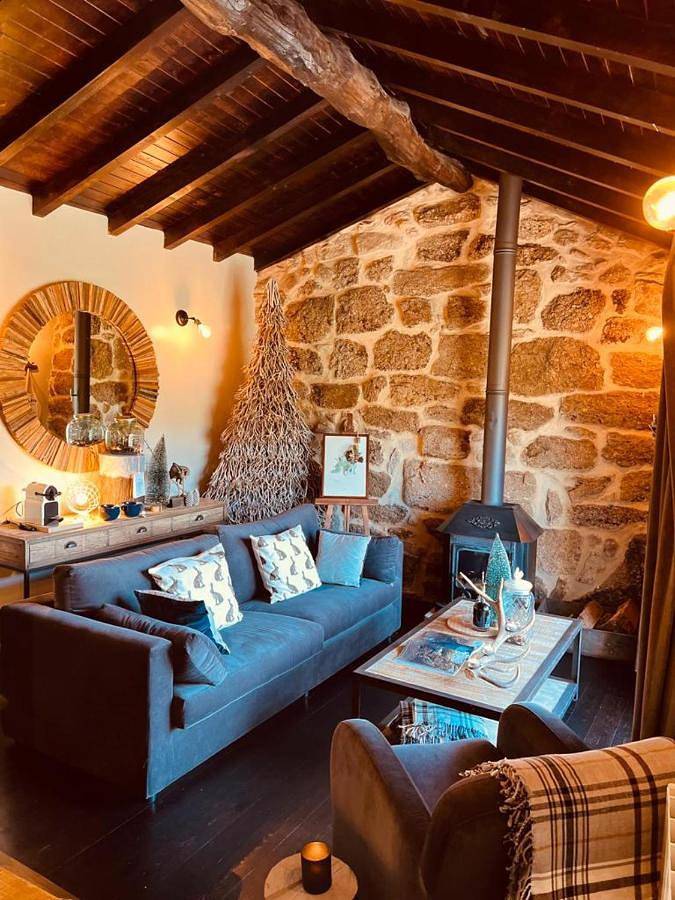 Gîte pour 2 personnes, avec jardin et piscine ainsi que terrasse et vue dans Castro Daire - 4