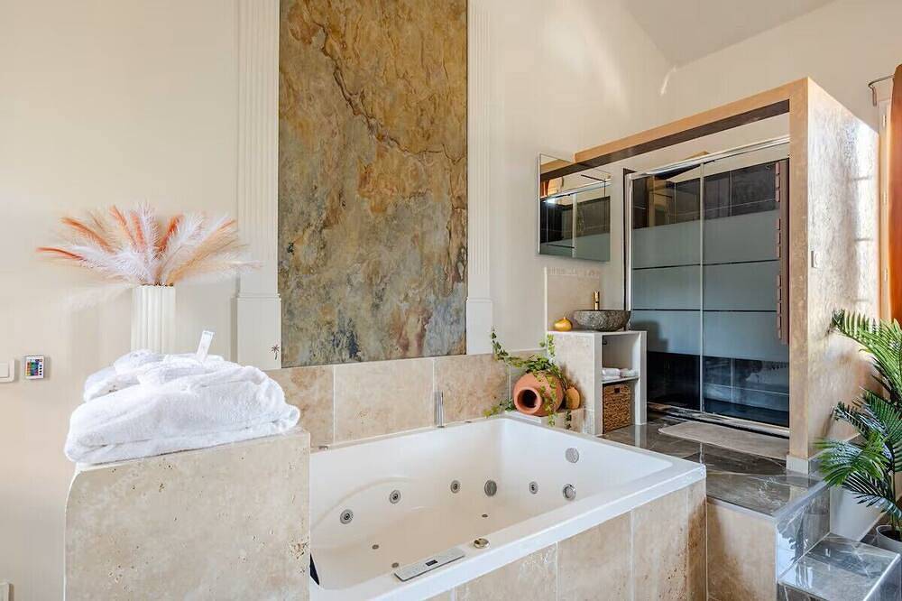 Apartamento entero, L'Oasis de Montvert Love Room in Saint-Zacharie, Región Brignoles