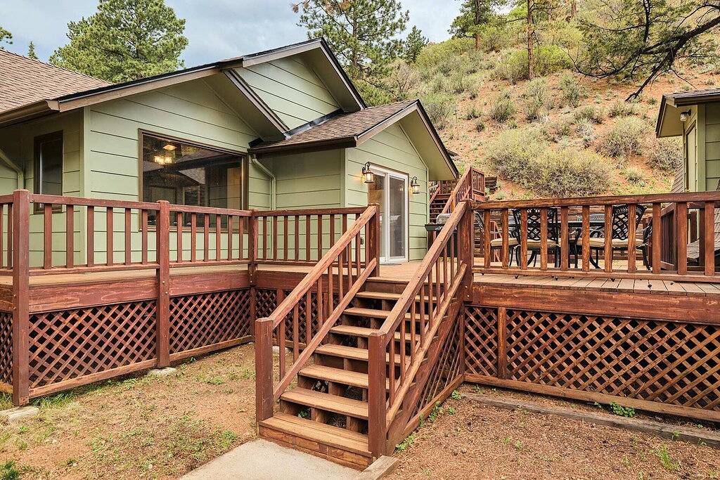 Hot tub ☆ Fire-pit ☆ Walk to Waterfalls in Green Mountain Falls, Teller County