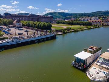 Bateau pour 2 personnes, avec jacuzzi et terrasse dans Grand Est