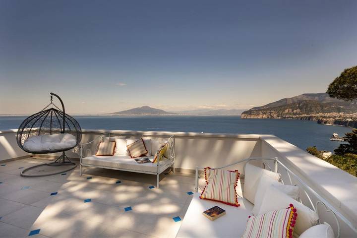 Villa per 14 persone, con idromassaggio e piscina nonché giardino a Sorrento