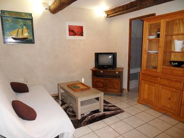 Gîte pour 4 personnes, avec terrasse ainsi que piscine et jardin à Banon