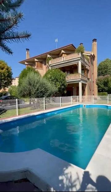 Location de vacances pour 12 personnes, avec piscine ainsi que jardin et vue à Olite